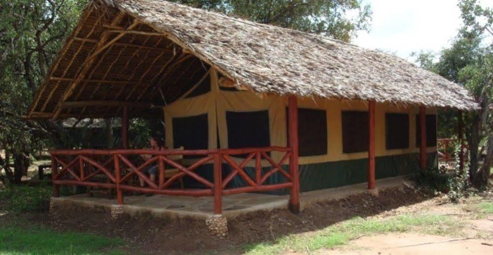 Tsavo Ngulia Safari Lodge מראה חיצוני תמונה